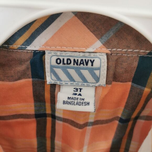 2/$20 Old Navy button down size 3 - Picture 3 of 4